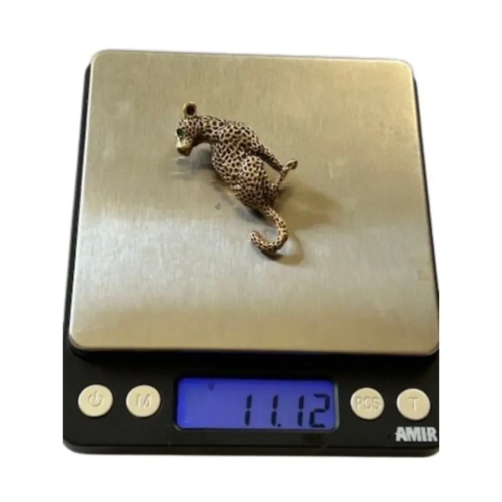 Title Vintage Gold/Brass Tone Leopard Figural Brooch Green Rhinestone Eyes 11g